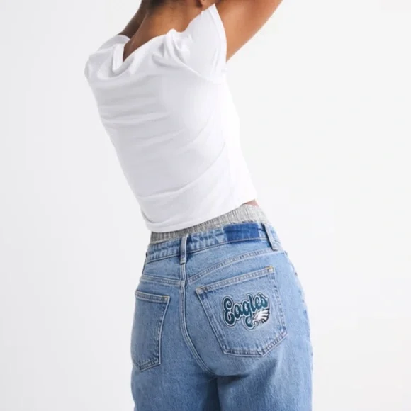 A&F NFL Curve Love High Rise 90s Relaxed Philadelphia Eagles Embroidered Jeans - Picture 9 of 11
